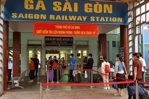 Đường sắt lập tàu chuyên biệt đưa 3.000 người dân Hà Tĩnh về quê
