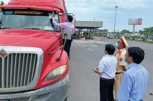 Ngành giao thông phải bảo đảm tuyệt đối thông suốt vận tải hàng hóa