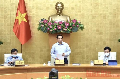 Quyết tâm kiềm chế dịch bệnh, ổn định tình hình