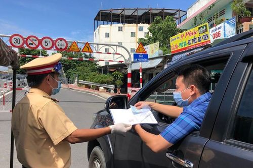 Qua chốt kiểm dịch COVID-19 vào Hà Nội, người dân lưu ý gì?