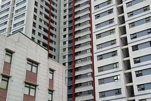 Hà Nội: Rơi từ tầng 6 chung cư, bé trai 3 tuổi tử vong