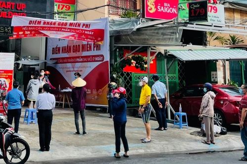 Máy ATM gạo ứng dụng trí tuệ nhân tạo xuất hiện trên đường phố Sài Gòn