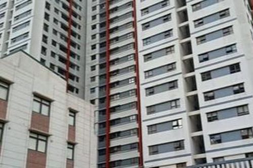 Bé trai 3 tuổi rơi từ tầng 6 chung cư tử vong