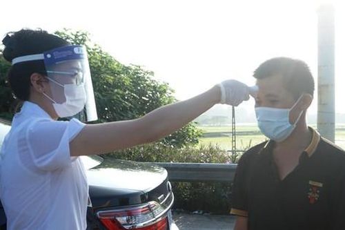 Hà Nội phát hiện nhiều trường hợp nghi nhiễm COVID-19 thông qua chốt kiểm soát dịch