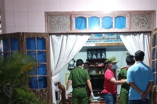 Khởi tố thiếu niên 15 tuổi đâm chết hiệu trưởng