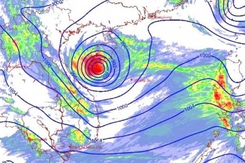 Áp thấp nhiệt đới áp sát Vịnh Bắc Bộ, cảnh báo Bắc Bộ, Trung Bộ mưa lớn