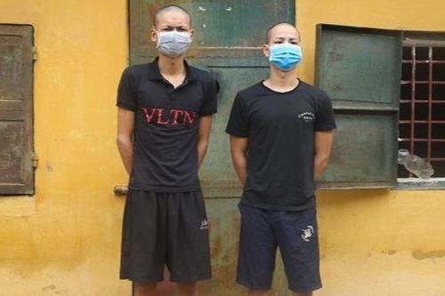 Bắt giữ con nợ, cướp tài sản