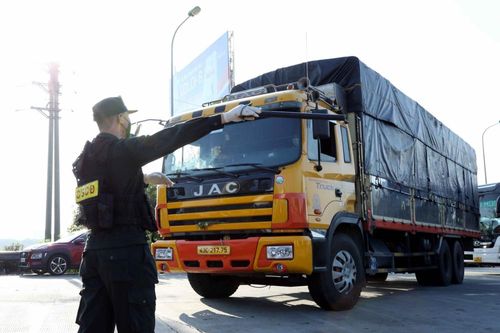 Những giấy tờ cần có khi qua chốt kiểm dịch vào TP. Hà Nội