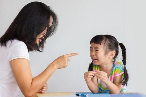 7 sai lầm dễ gây hại cho trẻ trong đó so sánh con cái đứng đầu bảng
