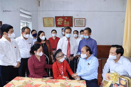 Chủ tịch nước thăm, tặng quà thương binh, Mẹ Việt Nam Anh hùng