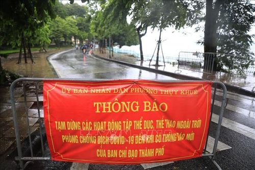 Sáng 23/7, hồ Tây không còn bóng người đi tập thể dục