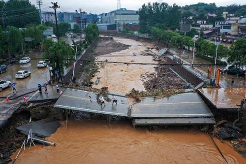 Trung Quốc phá đê bằng thuốc nổ để chuyển dòng nước lũ