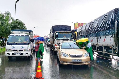 Dồn lực thực hiện 'luồng xanh' vận tải hàng hóa
