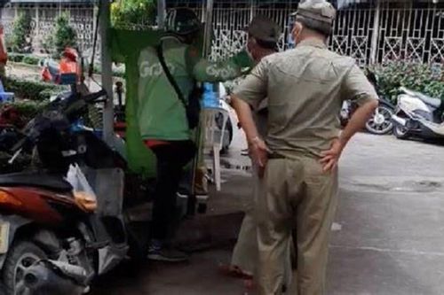 Quận Bình Thạnh phản hồi thông tin 'Bảo vệ dân phố đánh người ở chốt phong tỏa'