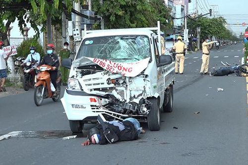 2 thanh niên nghi trộm chó tông trực diện vào xe tải, cả 2 nguy kịch