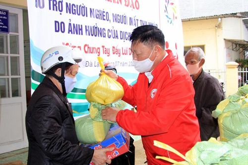 Đà Lạt: 100 người đi Chợ Nhân đạo