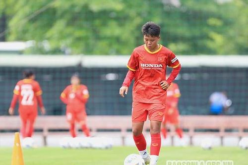 Cô gái người Dao vinh dự được triệu tập vào tuyển bóng đá nữ Việt Nam