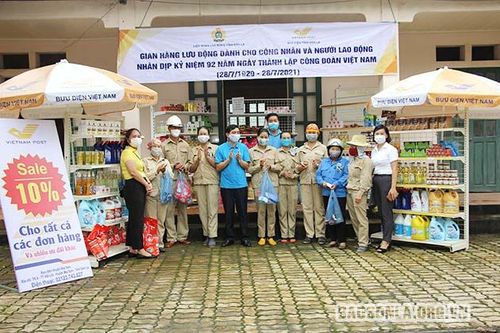 Khai trương 'Gian hàng lưu động dành cho công nhân lao động'
