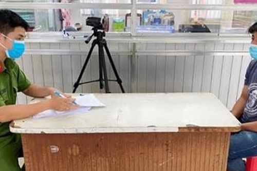 Không chịu khai báo y tế, chống đối lực lượng kiểm dịch
