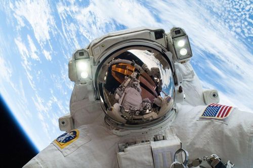 Bộ đồ của NASA hơn 200 triệu USD được trang bị những gì?