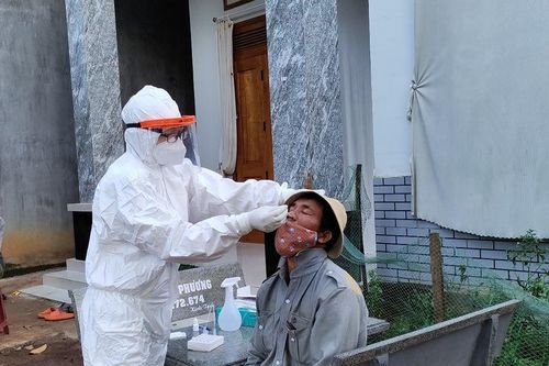 Hơn 20 người dương tính SARS-CoV-2 tại buôn ở Đắk Lắk