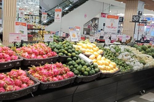 Hà Nội: Hàng hóa đầy ắp, lượng người mua không đông