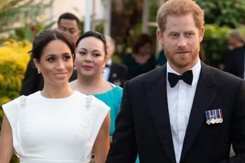 Harry tuyên bố viết hồi ký 'không phải với tư cách Hoàng tử', rồi vẫn ký tên là Công tước