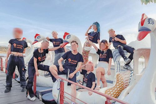Nhóm chuyên gia 'tài chính hiphop' chiêu dụ nhiều người trẻ