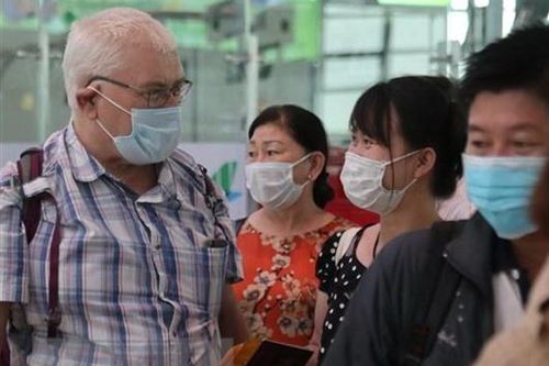 Người nước ngoài ở TP.HCM ứng phó trước tin giả về Covid-19