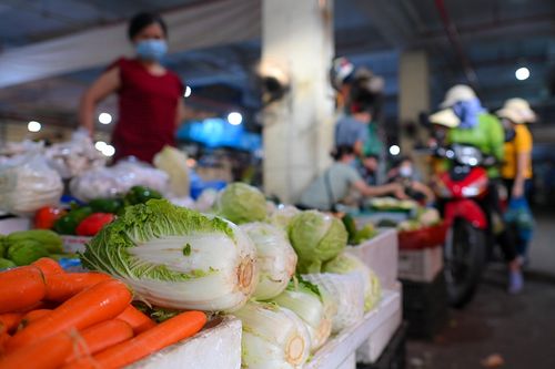Giá thực phẩm ở chợ Hà Nội thế nào sau khi tăng cấp độ chống dịch?