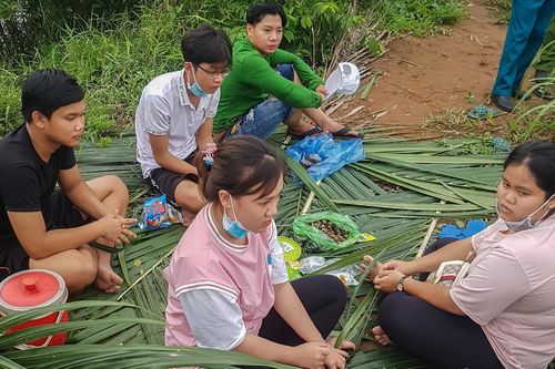 6 thanh niên tụ tập ăn nhậu ngoài đồng bị phạt 90 triệu