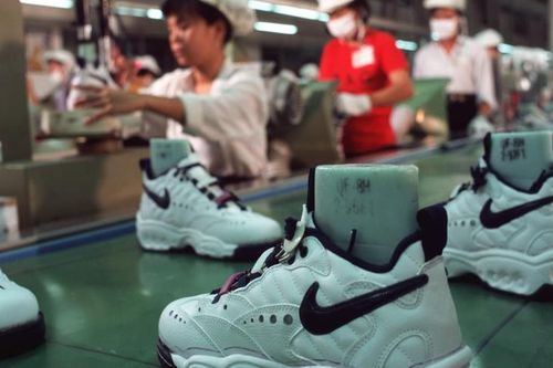 Đầu ra của Nike, Adidas bị chặn khi các nhà máy châu Á dừng hoạt động