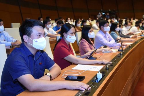 Quốc hội tiếp tục rút ngắn 3 ngày họp, làm việc cả Chủ nhật để tập trung chống dịch