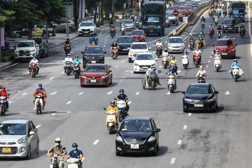 Giao thông Hà Nội trong ngày đầu giãn cách xã hội theo Chỉ thị 16