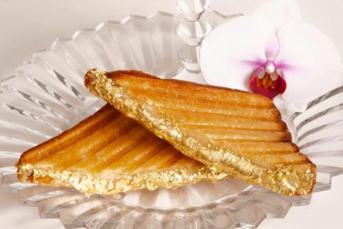 Mua một mẩu bánh này cho bữa sáng, mất đứt nửa tháng lương