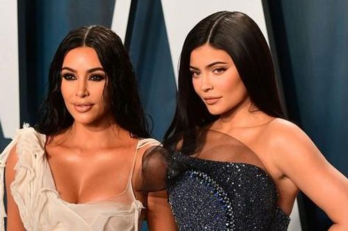 Chị em tỷ phú nhà Kardashian-Jenner có tên trong danh sách... trợ cấp thất nghiệp