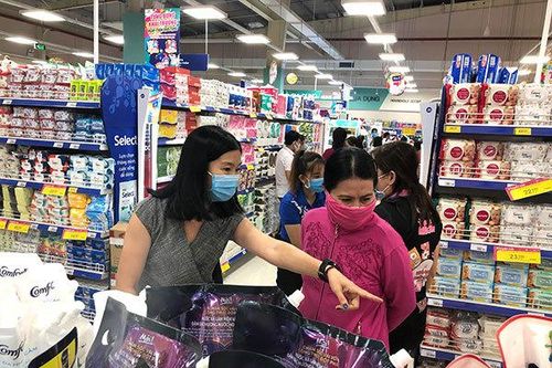 Bưu tá, nhân viên giao hàng siêu thị được hoạt động thời gian Hà Nội giãn cách