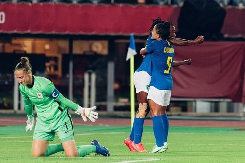 Brazil và Hà Lan chia điểm sau màn rượt đuổi siêu kịch tính