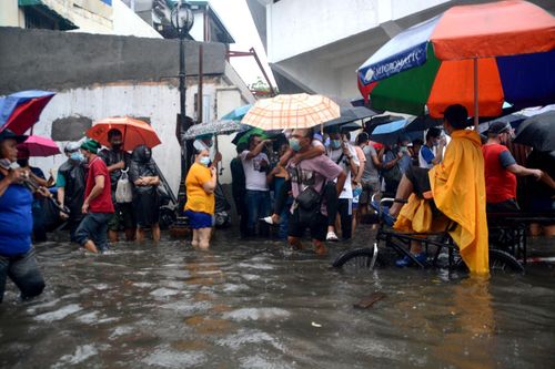 Philippines sơ tán khẩn cấp hàng chục nghìn người dân tránh lũ lụt