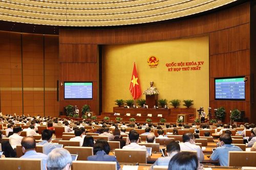 Ngày 24/7, Quốc hội tiếp tục thảo luận về kế hoạch đầu tư công trung hạn và công tác thực hành tiết kiệm, chống lãng phí