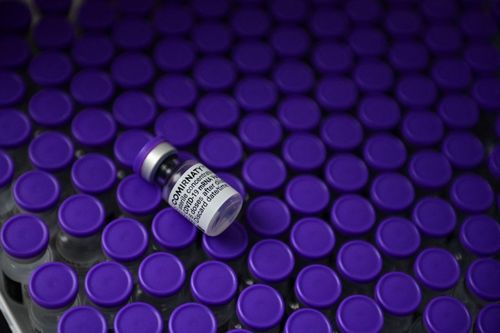 Mỹ đặt mua thêm 200 triệu liều vaccine Pfizer đề phòng phải chích mũi thứ 3