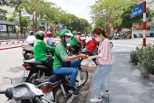 Hà Nội: 3 đối tượng được ưu tiên đi lại trong thời gian giãn cách xã hội