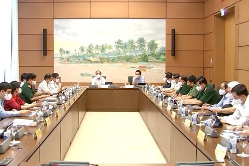 Đoàn ĐBQH tỉnh thảo luận tại tổ về thực hành tiết kiệm chống lãng phí