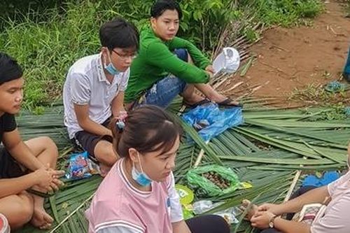 Bày tiệc nhậu ngoài ruộng, nhóm thanh niên 'chờ' nộp phạt 90 triệu đồng