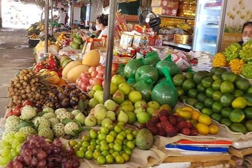 Chợ dân sinh Hà Nội lác đác người mua trong ngày thứ 2 giãn cách