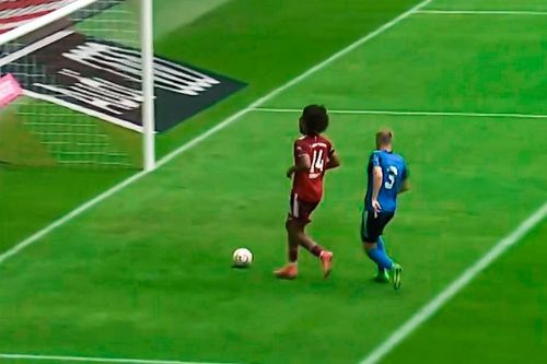 Sao trẻ Bayern lỡ bàn thắng vì chủ quan