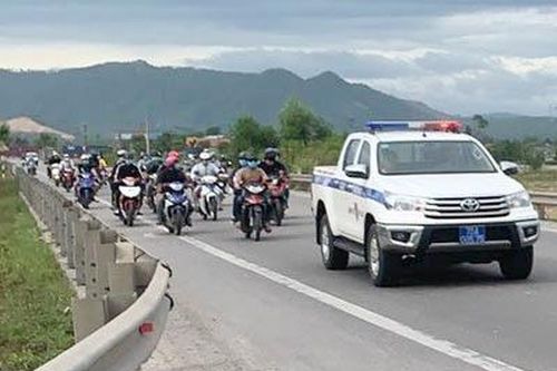 CSGT Đà Nẵng, Thừa Thiên - Huế dẫn đường cho người từ TP.HCM về quê