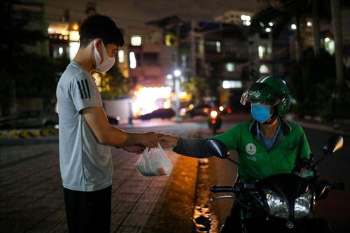 Rao bán đồ ăn mang về trên mạng ở TP.HCM