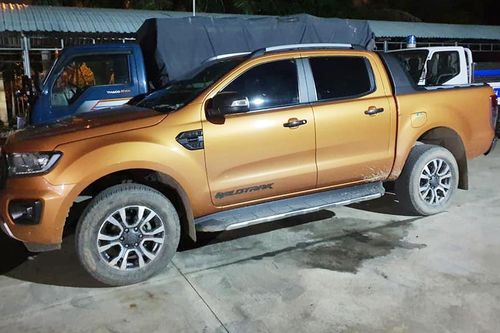 Tạm giữ xe bán tải vượt chốt kiểm soát Covid-19