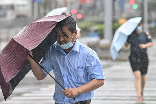 Bão In-fa đổ bộ, Trung Quốc sơ tán hơn 100.000 người
